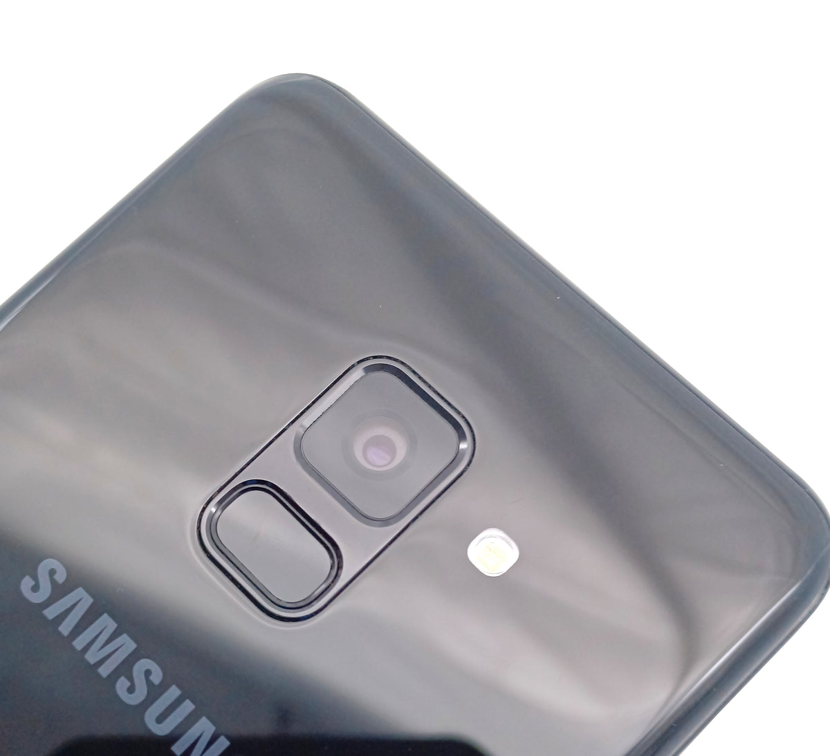 Smartphone Samsung Galaxy A8 (2018). 32 Go, débloqué tout opérateur, noir, SM-A530F