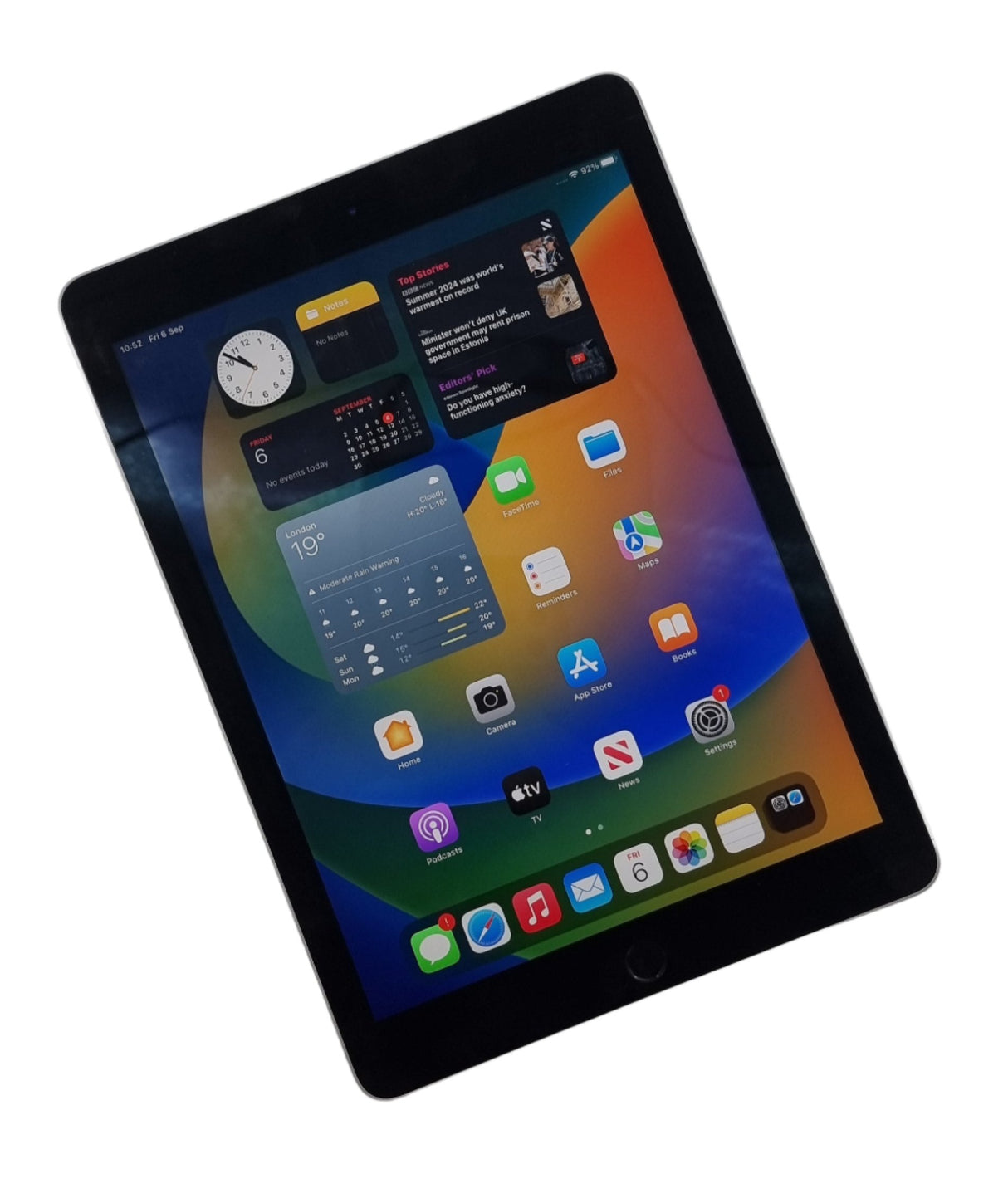 Tablette Apple iPad Pro 9,7", 32 Go, Wi-Fi + Cellulaire, Débloquée, Gris sidéral, A1674