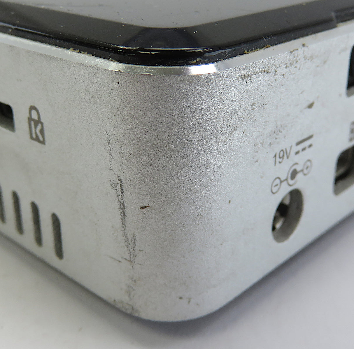Mini-PC Intel NUC5i3RYK : Core i3-5010U, 8 Go de RAM, SSD 256 Go, Wi-Fi+BT, Windows 10