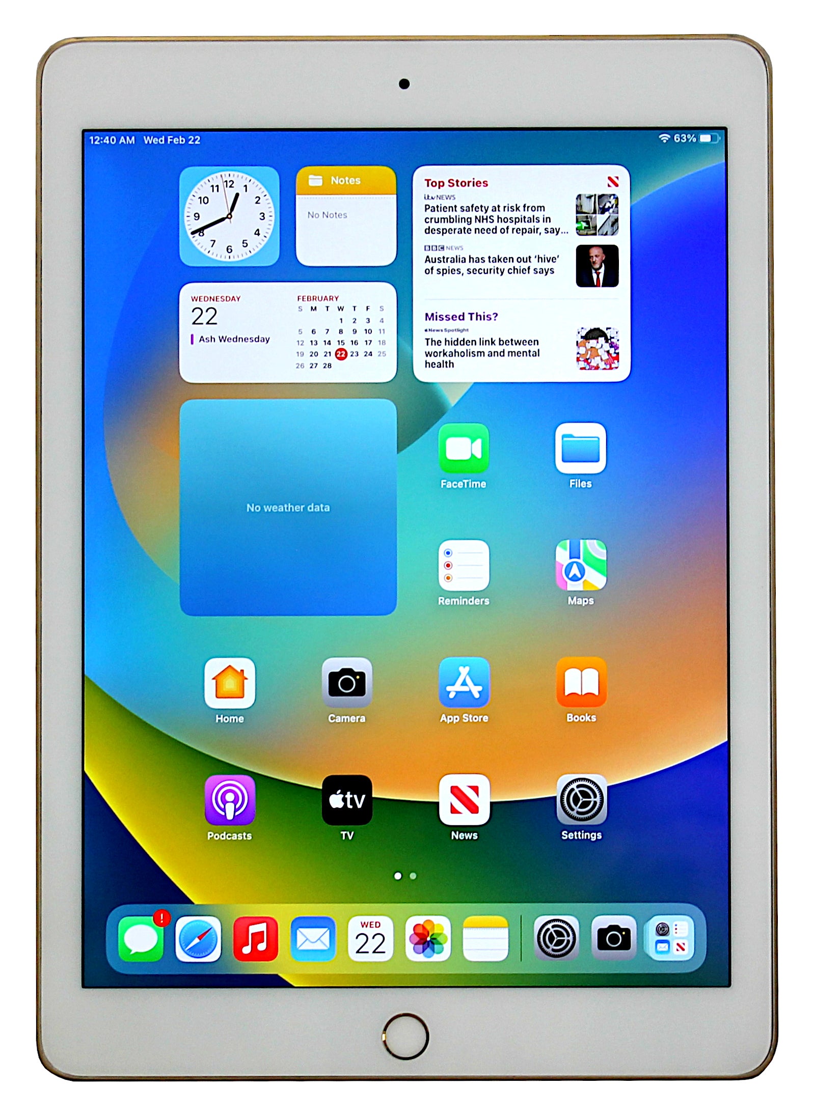 Apple iPad 5th Generation Tablet, A1822, 32GB, WiFi, Gold